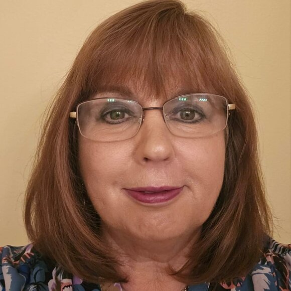 Meet your Posher, Lisa - Picture 1 of 1